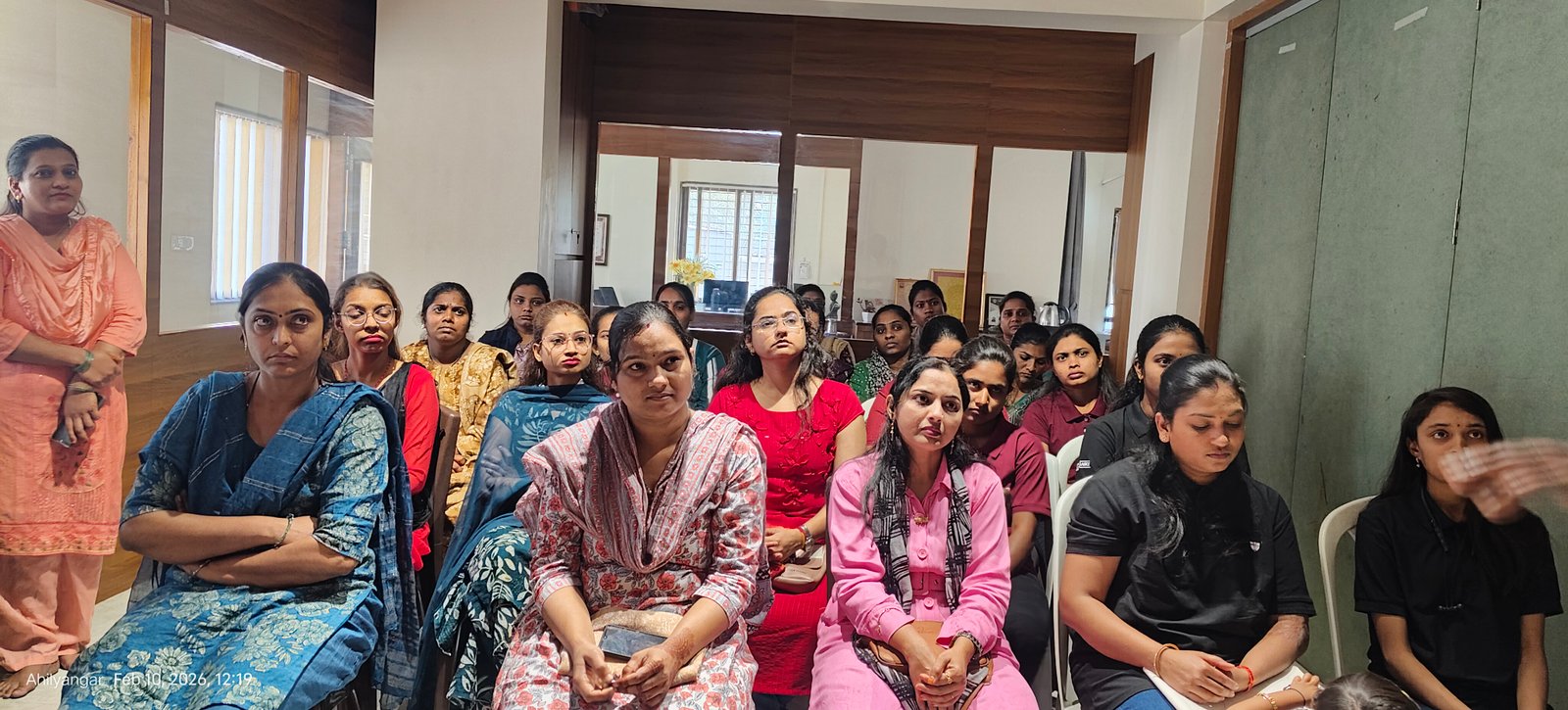 संगमनेरमध्ये अमृत आरीवर्क प्रशिक्षण कार्यक्रमाचे उद्घाटन अतिरिक्त फोटो