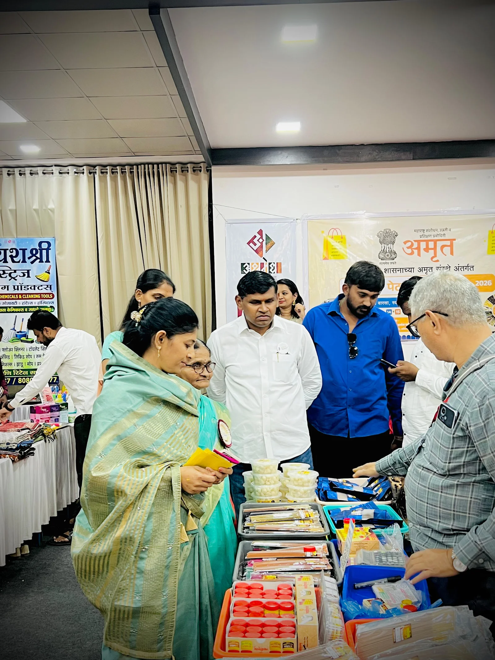 स्थानिक उद्योग आणि महिला उद्योजकांना प्रोत्साहन देण्यासाठी 'अमृतपेठ'सारख्या उपक्रमांची गरज : महापौर ज्योती गाडे अतिरिक्त फोटो