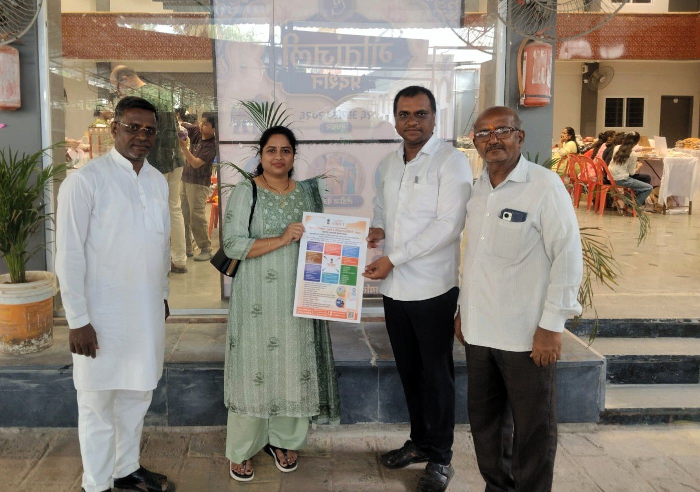 परळी नगरपरिषदेच्या नगराध्यक्षा सौ. पद्मश्री धर्माधिकारी यांची अमृतच्या वतीने सदिच्छा भेट; विविध योजनांबाबत केली  चर्चा अतिरिक्त फोटो