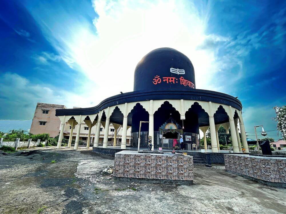 एकाच ठिकाणी बारा ज्योतिर्लिंगांचे दर्शन - वेरूळ येथील  शिवालय आणि विश्वकर्मा मंदिर