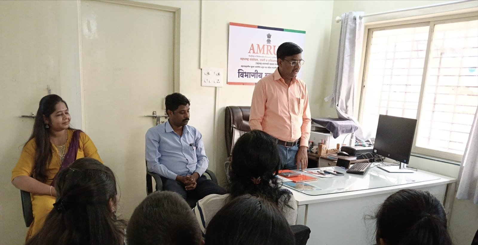 महिलांनी जाणून घेतल्या अमृत संस्थेच्या विविध योजना  अतिरिक्त फोटो