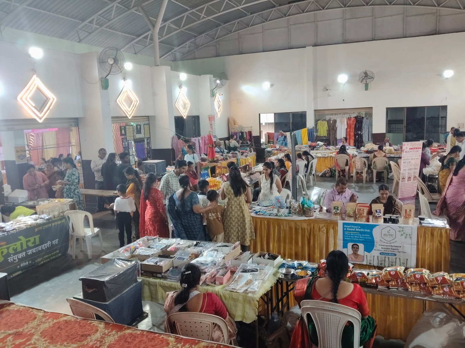 अमृतपेठ उपक्रम 'व्होकल फॉर लोकल' या संकल्पनेला प्रत्यक्ष बळ देणारा : डॉ. दिवाकर कुलकर्णी अतिरिक्त फोटो