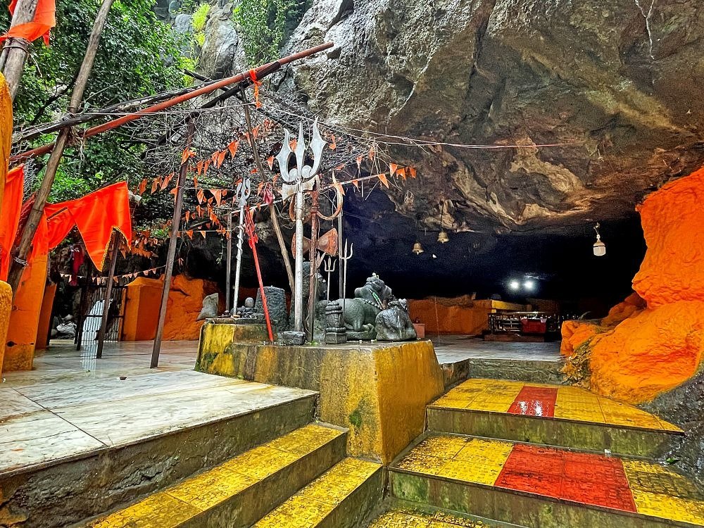 अजिंठा डोंगररांगेतील प्राचीन गुहेतील अंबऋषी महादेवाचे मंदिर  अतिरिक्त फोटो
