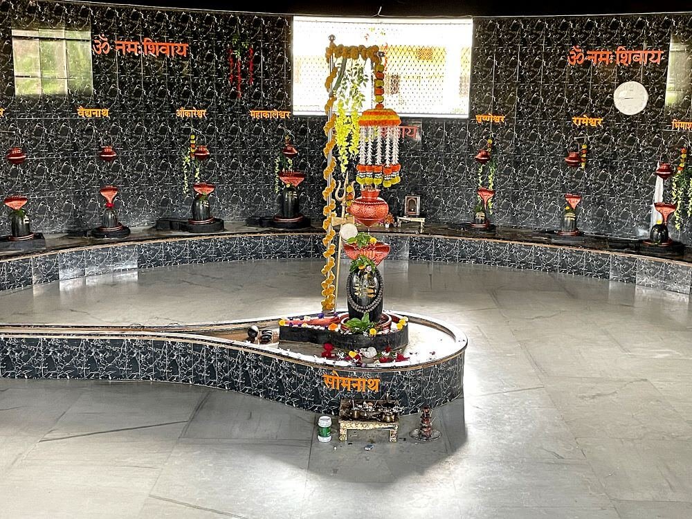 एकाच ठिकाणी बारा ज्योतिर्लिंगांचे दर्शन - वेरूळ येथील  शिवालय आणि विश्वकर्मा मंदिर अतिरिक्त फोटो