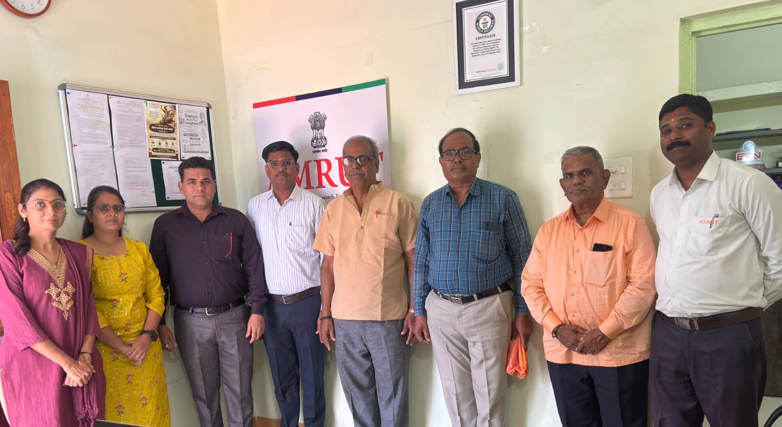 अमृत कार्यालयात भक्तिमय वातावरण ग्राहक पंचायत महाराष्ट्र टीमच्या हस्ते गणरायाची आरती; अतिरिक्त फोटो