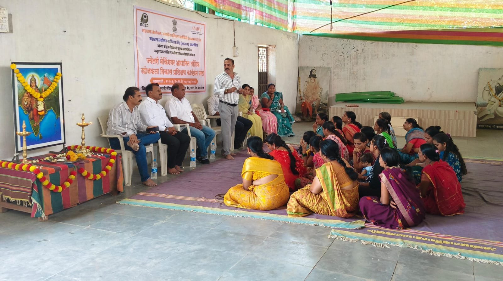 परांडा येथे झाले अमृत संस्थेच्या ज्वेलरी मेकिंग प्रशिक्षण कार्यक्रमाचे उद्घाटन अतिरिक्त फोटो