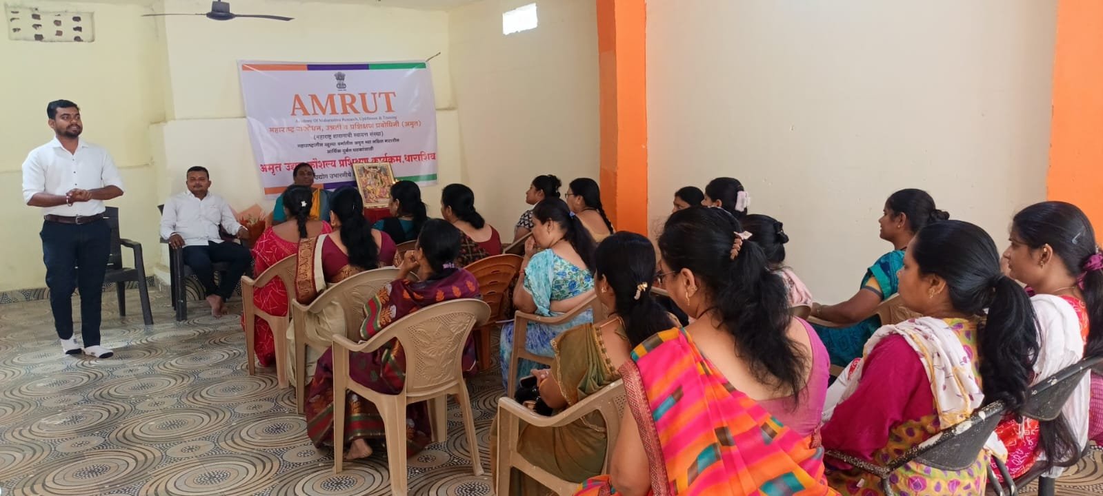 धाराशिवमध्ये अमृत आरीवर्क प्रशिक्षण कार्यक्रमाला सुरुवात अतिरिक्त फोटो