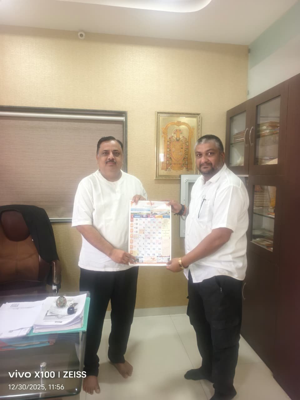 अमृत संस्थेच्या दिनदर्शिकेचे धुळ्यामध्ये वितरण अतिरिक्त फोटो