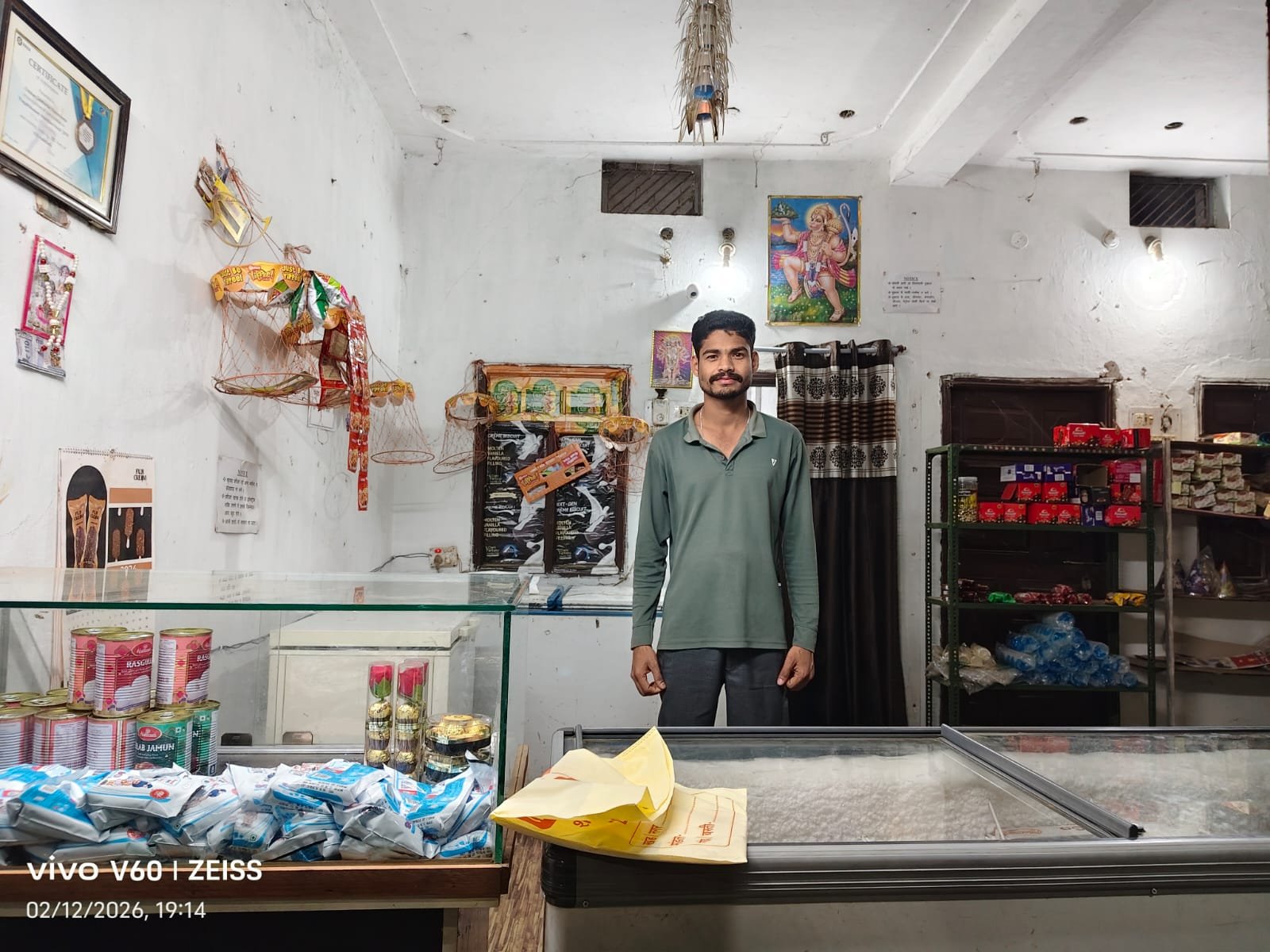 स्पर्धा परीक्षेची तयारी करताना सुरू केली बेकरी; आता उत्तम कमाई