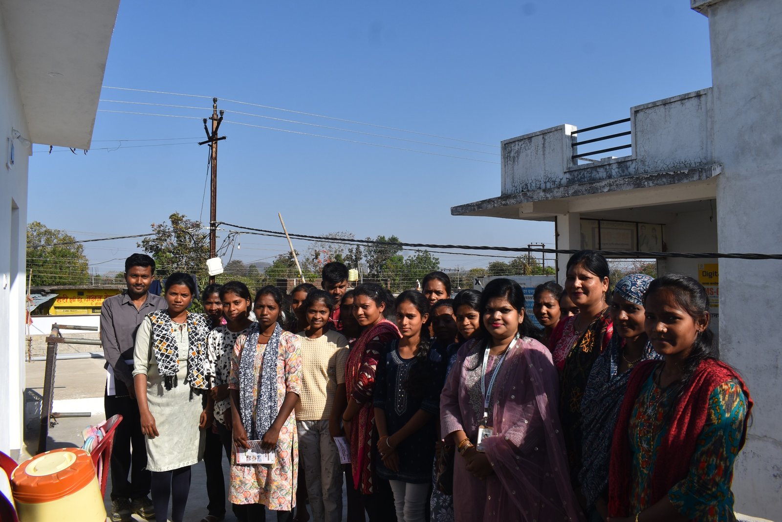 गोंदिया जिल्ह्यात लोहारा येथे अ‍ॅडव्हान्स ब्युटी पार्लर प्रशिक्षण कार्यक्रमाला सुरुवात  अतिरिक्त फोटो