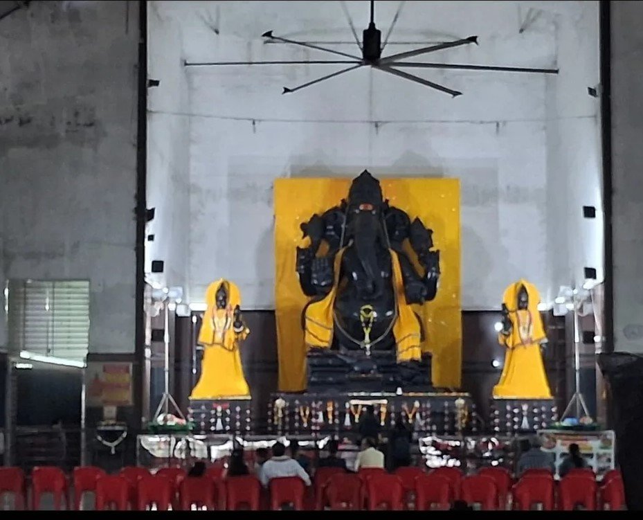 जळगावच्या पाळधी गावातील  श्री साईबाबा मंदिर आणि श्री महागणपती मंदिर अतिरिक्त फोटो