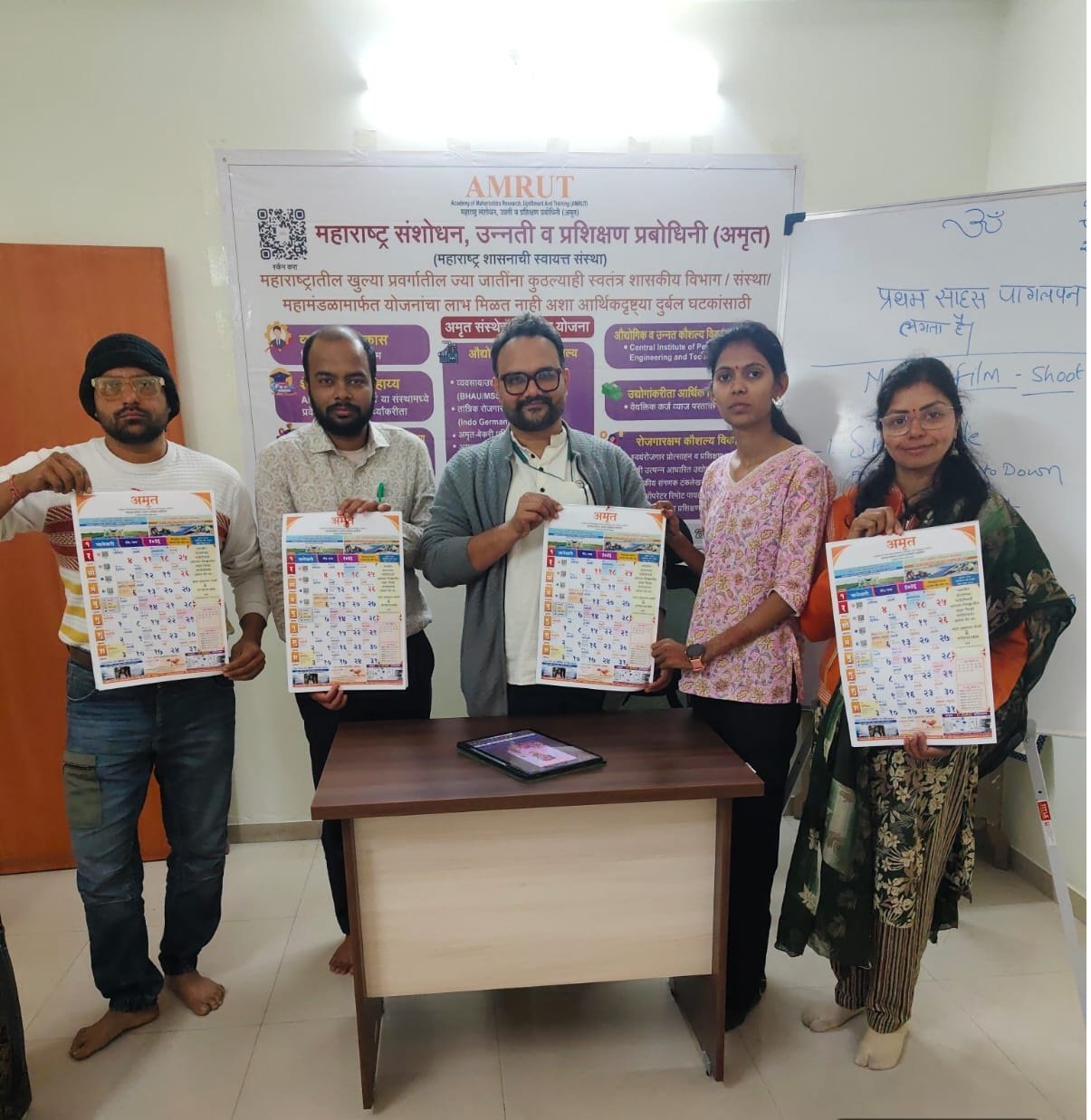 नागपूरमध्ये अमृत दिनदर्शिकेचे वितरण अतिरिक्त फोटो