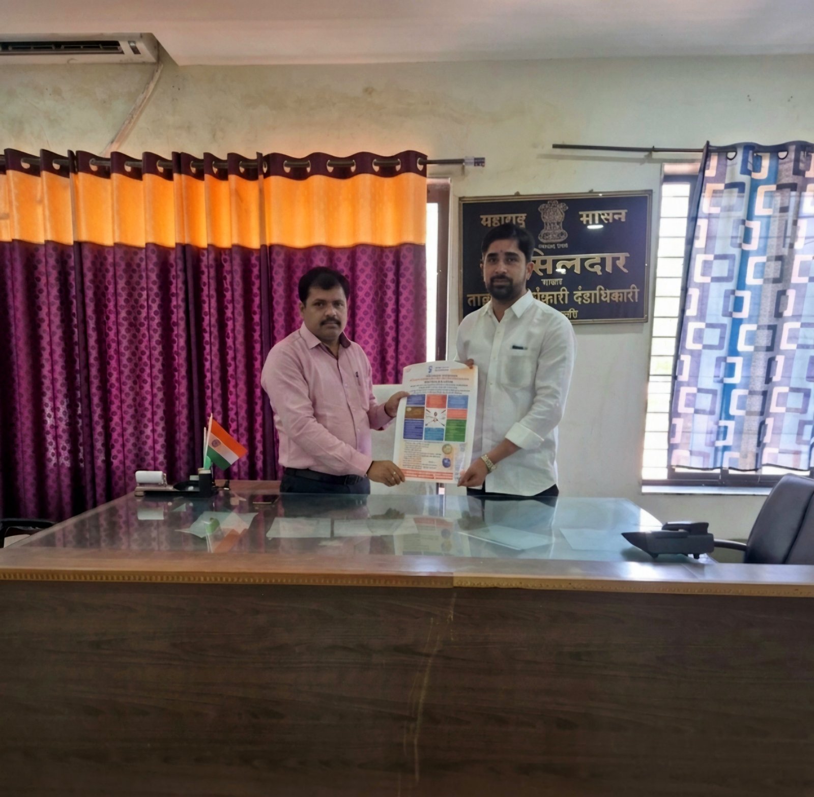 बिलोलीचे तहसीलदार गजानन शिंदे यांनी केली अमृत संस्थेच्या कार्याची प्रशंसा