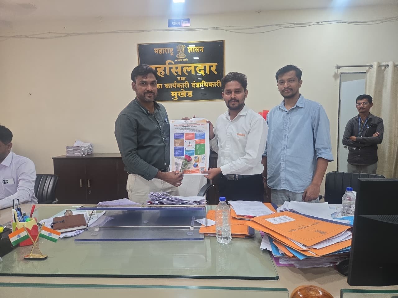 **मुखेडमध्ये विद्यार्थ्यांसाठी ‘अमृत शासन संवाद’ उपक्रम**