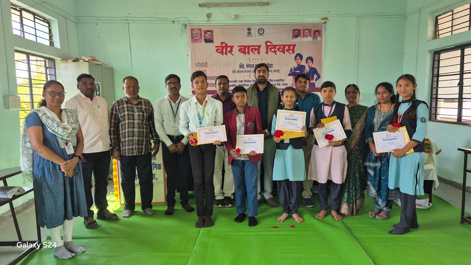 संकटकाळात जिवाची पर्वा न करणाऱ्या धाडसी विद्यार्थ्यांचा नायगावमध्ये गौरव अतिरिक्त फोटो