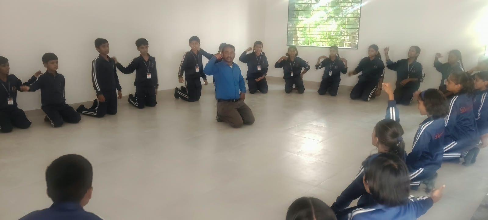 ज्ञानदेवी सावित्रीबाई फुले प्राथमिक माध्यमिक शाळा व ज्युनियर कॉलेज मुंजवाड (सटाणा) येथे  अमृत वर्ग प्रशिक्षण शिबिराचा उत्साहात प्रारंभ. अतिरिक्त फोटो