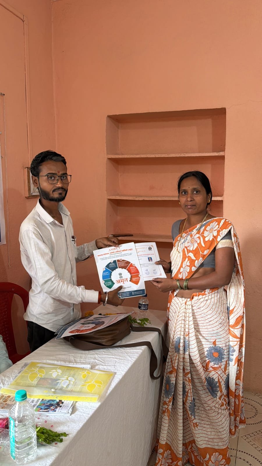 जिंतूरमध्ये १९ जणींनी घेतला 'अमृत'च्या ब्युटी पार्लर प्रशिक्षणाचा लाभ अतिरिक्त फोटो