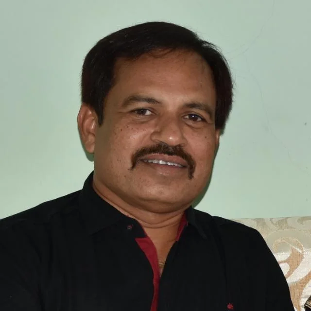 ९०० फुटांची गोष्ट अतिरिक्त फोटो