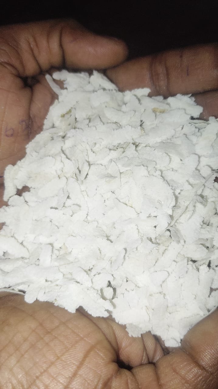 नोकरीला रामराम ठोकून दुर्गम परळी खोऱ्यात सुरू केली पोह्यांची गिरण अतिरिक्त फोटो