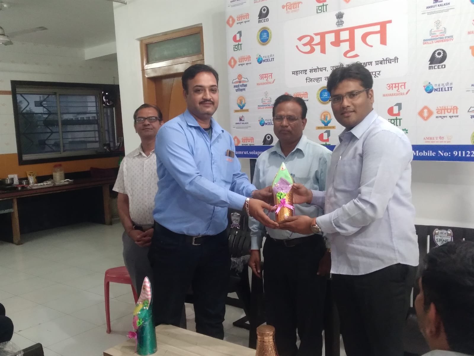 सोलापुरात अमृत उद्योग कौशल्यवर्धन प्रशिक्षण कार्यक्रमाचा उत्साहात प्रारंभ अतिरिक्त फोटो