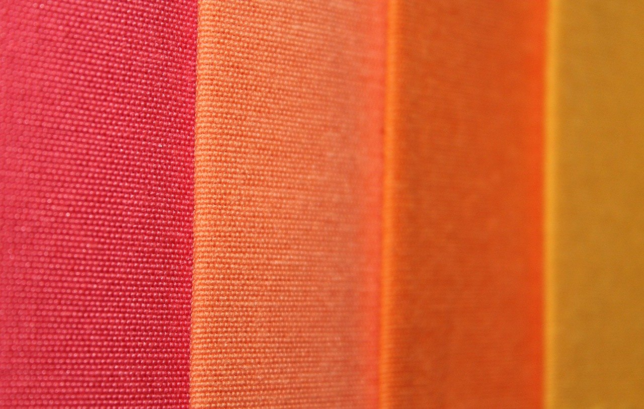 नैसर्गिक रंगांच्या निर्मितीतून दिव्यांगाच्या आयुष्यात भरले जात आहेत नवे रंग!