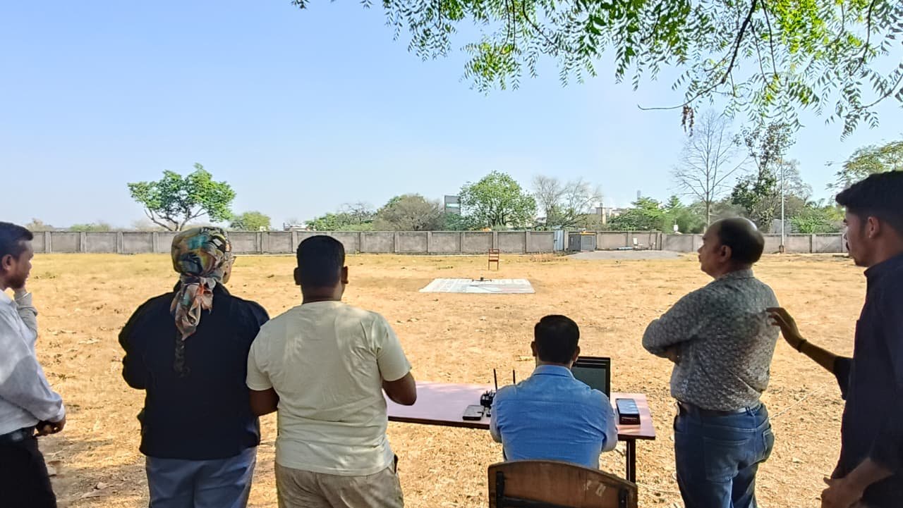 यवतमाळमधील पीयूष पारवेकर आणि राघव कुळकर्णी झाले ड्रोन पायलट