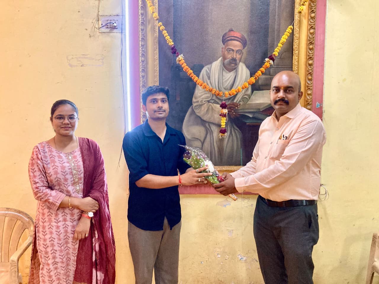 EWS मधून शिक्षकपदी नियुक्ती; विक्रांत शर्मा यांचे अमृत जिल्हा कार्यालय यवतमाळतर्फे अभिनंदन.
